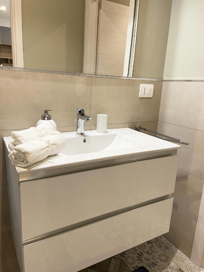 Apartament Casa Di Laura Mono E Bilo Di Fronte Ospedale San Raffaele Segrate Zewnętrze zdjęcie