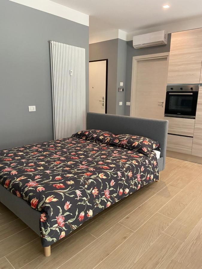 Apartament Casa Di Laura Mono E Bilo Di Fronte Ospedale San Raffaele Segrate Zewnętrze zdjęcie